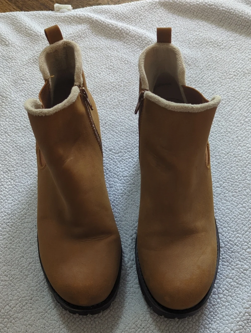 Baretraps Size 9.5 Tan Faux Fur Trim Block Heel Lug Sole Chelsea Booties